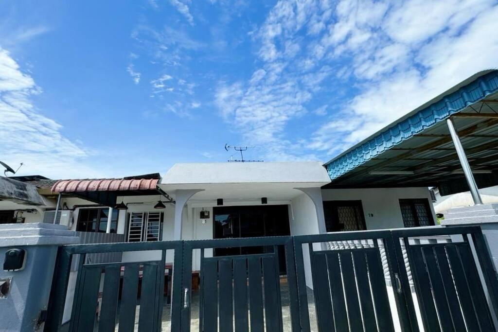 Bercham 81 Rumah percutian